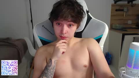 Snapshot of jayce_icestone chatting on December 4, 3:38 am Jayce online show from December 4, 3:38 am