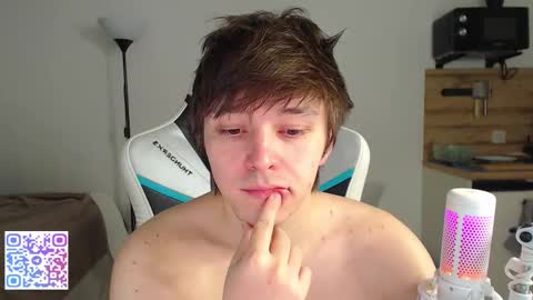 Snapshot of jayce_icestone chatting on December 15, 2:49 am Jayce online show from December 15, 2:49 am