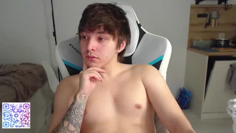 Snapshot of jayce_icestone chatting on December 18, 5:13 am Jayce online show from December 18, 5:13 am