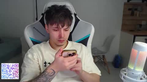 Snapshot of jayce_icestone chatting on February 4, 5:30 pm Jayce online show from February 4, 5:30 pm