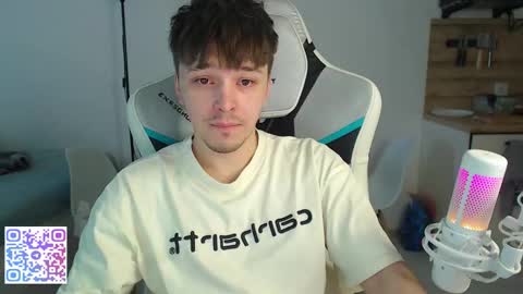 Snapshot of jayce_icestone chatting on February 6, 9:45 am Jayce online show from February 6, 9:45 am