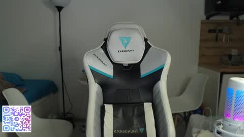 Snapshot of jayce_icestone chatting on February 7, 10:13 pm Jayce online show from February 7, 10:13 pm