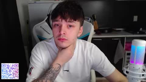 Snapshot of jayce_icestone chatting on February 16, 4:47 pm Jayce online show from February 16, 4:47 pm