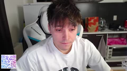 Snapshot of jayce_icestone chatting on February 18, 4:36 pm Jayce online show from February 18, 4:36 pm