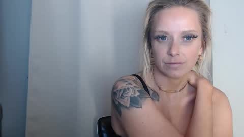 Snapshot of jaydenangel chatting on March 16, 12:09 pm Blondie Queen Jayden online show from March 16, 12:09 pm