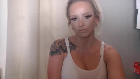 Snapshot of jaydenangel chatting on March 21, 6:33 pm Blondie Queen Jayden online show from March 21, 6:33 pm