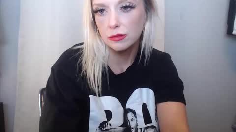 Snapshot of jaydenangel chatting on April 5, 3:58 am Blondie Queen Jayden online show from April 5, 3:58 am