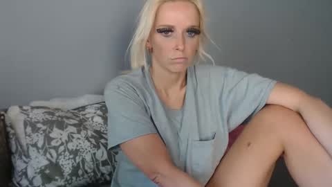Snapshot of jaydenangel chatting on May 4, 2:57 pm Blondie Queen Jayden online show from May 4, 2:57 pm
