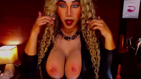 Snapshot of jayetan chatting on October 20, 12:16 pm jayetan online show from October 20, 12:16 pm