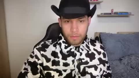 Snapshot of jayrobinson16 chatting on October 25, 11:32 pm Jay Robinson online show from October 25, 11:32 pm