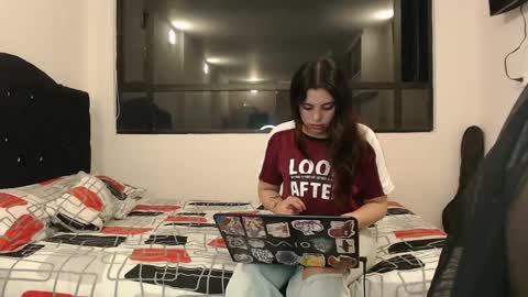 Snapshot of jazmin_dharius chatting on February 12, 5:26 am Jazmin and Scarlett online show from February 12, 5:26 am