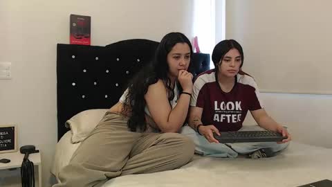 Snapshot of jazmin_dharius chatting on February 14, 7:12 pm Jazmin and Scarlett online show from February 14, 7:12 pm