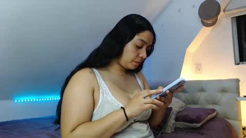 Jazmin and Scarlett online show from October 20, 9:10 am