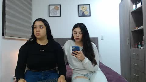 Jazmin and Scarlett online show from May 12, 9:39 am