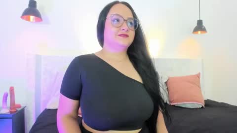 Snapshot of jazmin_flores1 chatting on May 3, 10:27 pm Jazmin online show from May 3, 10:27 pm