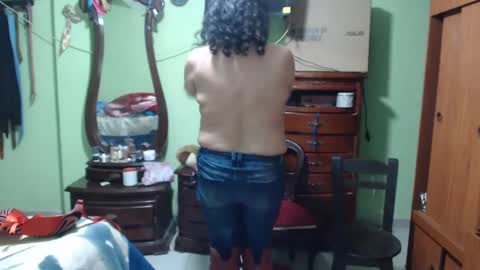 Snapshot of jazmin_rios chatting on January 19, 1:32 am jazmim online show from January 19, 1:32 am