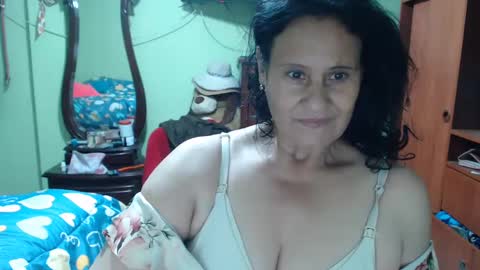 Snapshot of jazmin_rios chatting on January 24, 12:42 am jazmim online show from January 24, 12:42 am