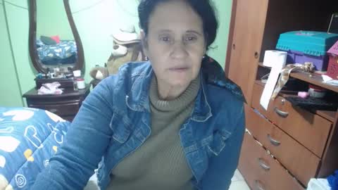 Snapshot of jazmin_rios chatting on January 27, 12:43 am jazmim online show from January 27, 12:43 am