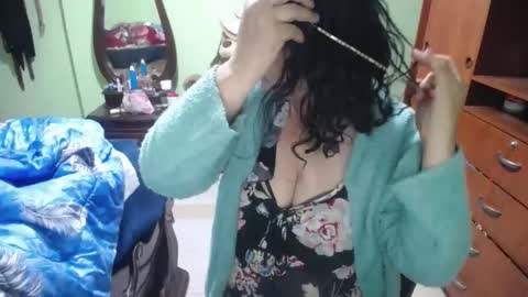 Snapshot of jazmin_rios chatting on January 29, 10:27 am jazmim online show from January 29, 10:27 am