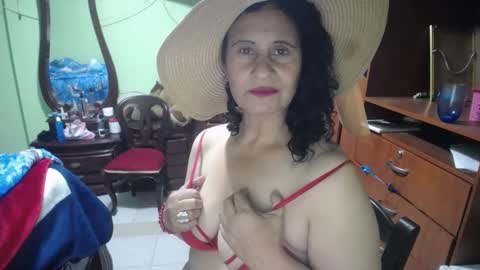 Snapshot of jazmin_rios chatting on January 31, 2:17 pm jazmim online show from January 31, 2:17 pm