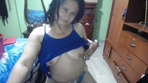 Snapshot of jazmin_rios chatting on February 3, 1:30 am jazmim online show from February 3, 1:30 am