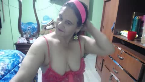 Snapshot of jazmin_rios chatting on February 7, 12:06 pm jazmim online show from February 7, 12:06 pm