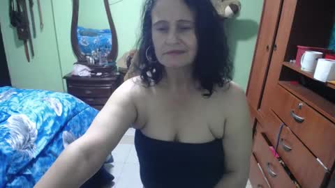 Snapshot of jazmin_rios chatting on February 22, 3:01 am jazmim online show from February 22, 3:01 am