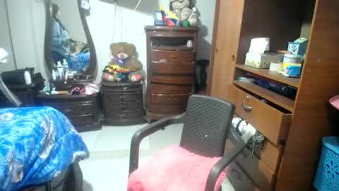 Snapshot of jazmin_rios chatting on June 8, 8:20 pm jazmim online show from June 8, 8:20 pm
