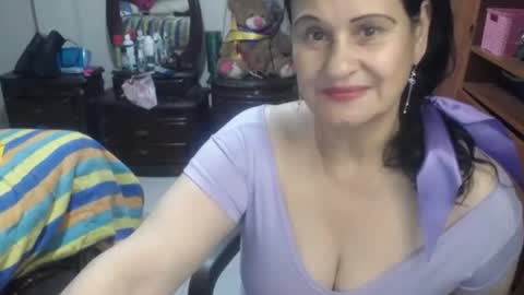 Snapshot of jazmin_rios chatting on July 3, 2:12 pm jazmim online show from July 3, 2:12 pm
