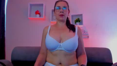 Snapshot of jazmin_steele chatting on March 10, 1:05 pm Jazmin online show from March 10, 1:05 pm