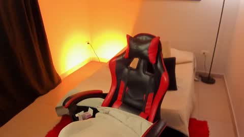 Snapshot of jazmin_steele chatting on March 27, 1:22 pm Jazmin online show from March 27, 1:22 pm