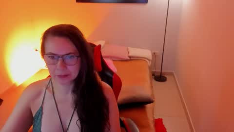 Snapshot of jazmin_steele chatting on April 1, 1:34 pm Jazmin online show from April 1, 1:34 pm