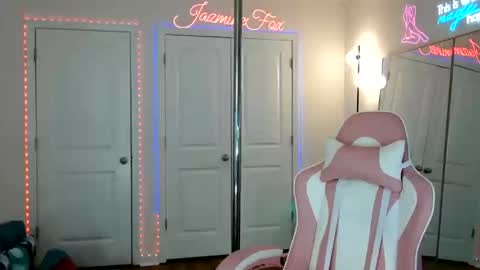 Jazmine Fox online show from May 13, 3:53 pm