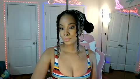Jazmine Fox online show from May 18, 4:46 pm