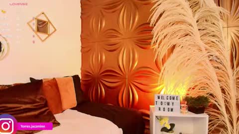 Jazmin online show from October 11, 1:20 pm