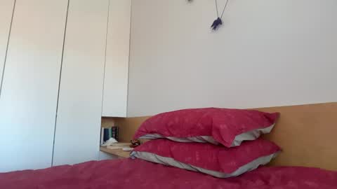 jbearbearbear online show from October 1, 9:15 am