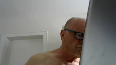 Snapshot of jbiker chatting on April 3, 9:29 am Jrgen online show from April 3, 9:29 am