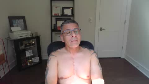 jc1971 online show from May 4, 3:19 pm