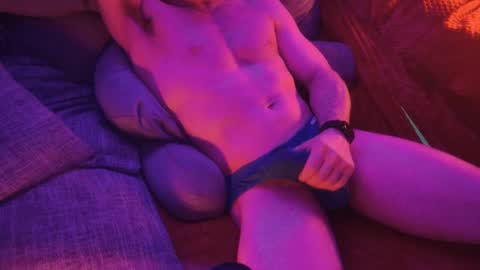 Snapshot of jc281111 chatting on February 26, 10:20 pm Hornyhunk 30 online show from February 26, 10:20 pm