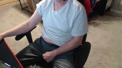 Snapshot of jcor13 chatting on January 26, 12:48 am Jim online show from January 26, 12:48 am