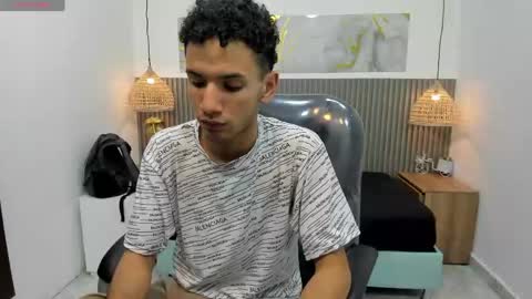 jdwhite18 online show from May 19, 4:08 am