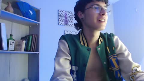 Snapshot of jeam_hot chatting on December 17, 12:34 am jeam_hot online show from December 17, 12:34 am