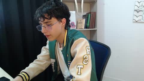 Snapshot of jeam_hot chatting on December 20, 9:17 pm jeam_hot online show from December 20, 9:17 pm