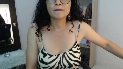 Snapshot of jeam_hot chatting on January 3, 7:39 pm jeam_hot online show from January 3, 7:39 pm