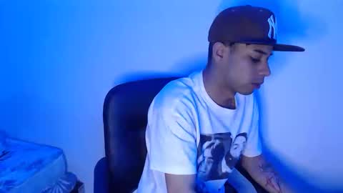 Snapshot of jeampier_sexy chatting on October 8, 12:19 am jeampier_sexy online show from October 8, 12:19 am