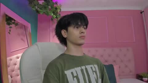 J E A N online show from December 10, 5:39 am