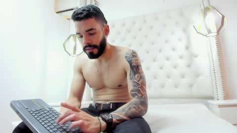 JEAN online show from April 7, 8:09 pm