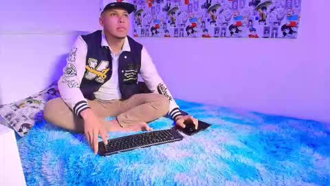Snapshot of jean_luca_nom chatting on October 13, 1:00 pm jean online show from October 13, 1:00 pm