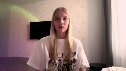 jeanmariemolsan online show from June 13, 8:34 am