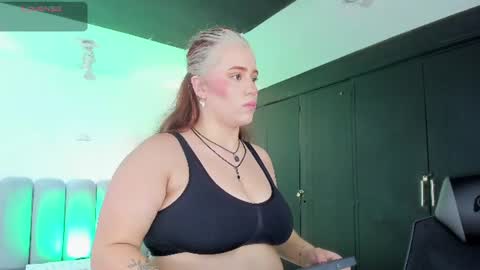 Snapshot of jeannewilliams_ chatting on July 6, 12:57 pm Jeanne Williams online show from July 6, 12:57 pm